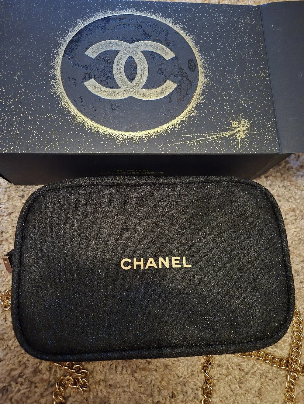💖CHANEL Black Puch with Gold Chain